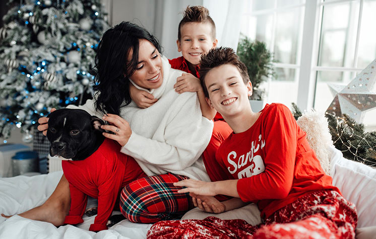 Xmas Family Photo with Pet Dog